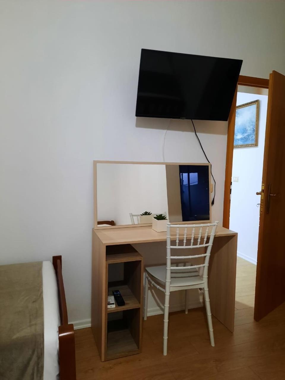 Vila M Vera Rooms With Kitchen And Apartments ドゥラス エクステリア 写真
