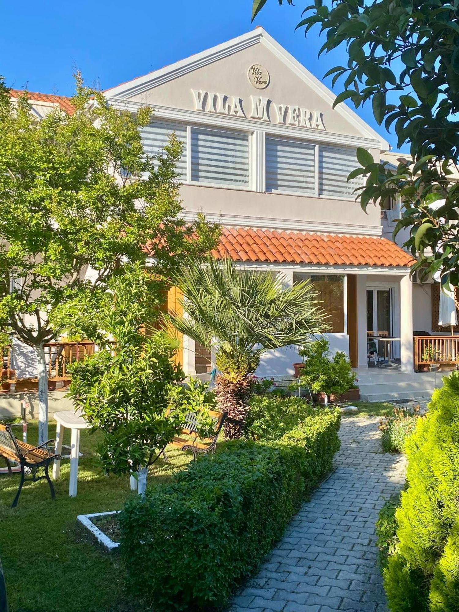 Vila M Vera Rooms With Kitchen And Apartments ドゥラス エクステリア 写真